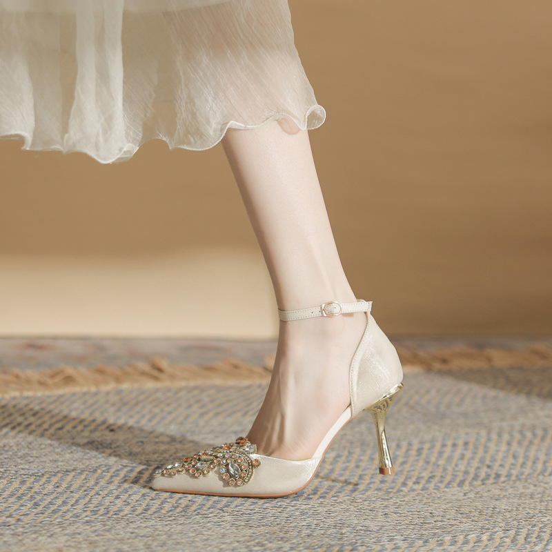 Jinqi CH8003-1 ženske cipele s zatvorenim prstima, šupljom petom, šiljaste, satenske, s jednim remenčićem, za proljeće i jesen 2024.