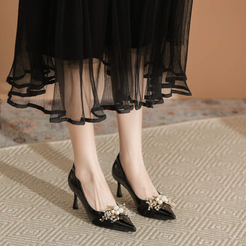 Dámske topánky na vysokých podpätkoch z pravej kože s perleťovou špicatou špičkou, bez ramienok, bez unavených nôh, bez unavených nôh