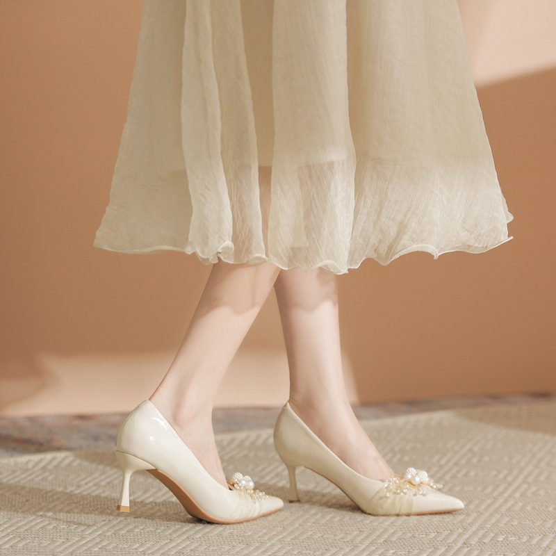 Dámske topánky na vysokých podpätkoch z pravej kože s perleťovou špicatou špičkou, bez ramienok, bez unavených nôh, bez unavených nôh