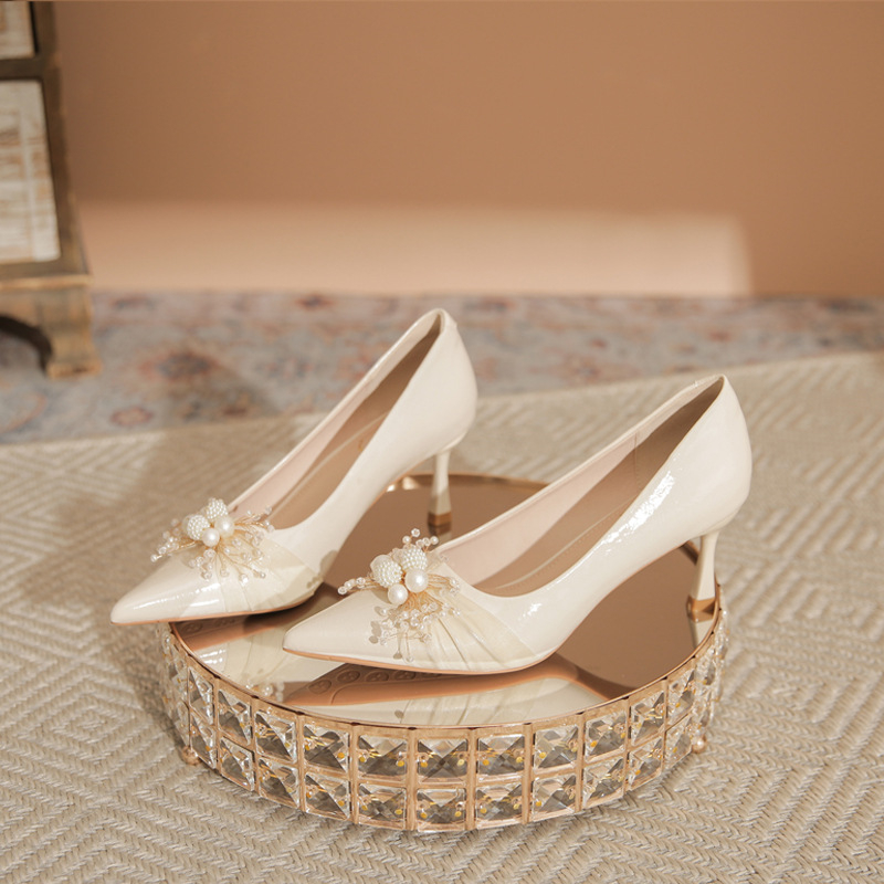 Dámske topánky na vysokých podpätkoch z pravej kože s perleťovou špicatou špičkou, bez ramienok, bez unavených nôh, bez unavených nôh