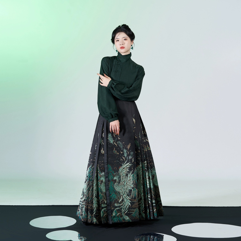 Ming dinastijos Han dinastijos pusapvalės apykaklės marškinėliai su palaidine, imitacinis makiažas, gėlėtas arklio veido sijonas, plunksnų drabužiai, tamsiai žalias, žalias plunksnų arklio veido sijonas