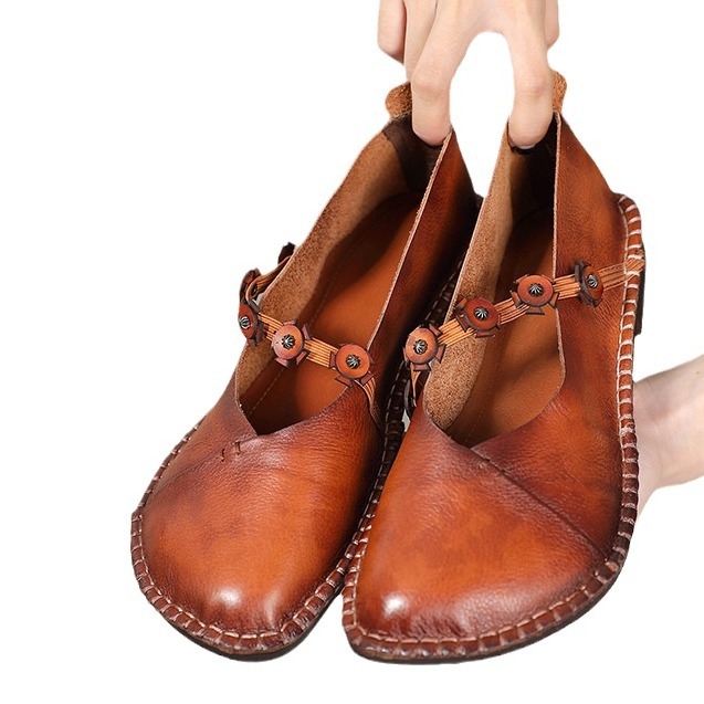 2024 Proljeće i ljeto Nove ženske cipele u retro etničkom stilu s mekim potplatom i mekom površinom, ležerne cipele od prave kože u Guangzhouu, veleprodaja ženskih cipela od prave kože