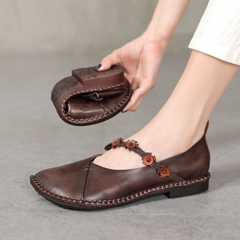 2024 Proljeće i ljeto Nove ženske cipele u retro etničkom stilu s mekim potplatom i mekom površinom, ležerne cipele od prave kože u Guangzhouu, veleprodaja ženskih cipela od prave kože