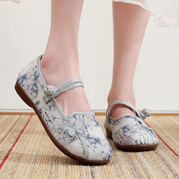 Nauji kiniško stiliaus medžiaginiai bateliai, Pekino etniniai, apvalios galvos, hanfu siuvinėti bateliai, antikvariniai, minkšto pado, vidutinio amžiaus moteriški bateliai.