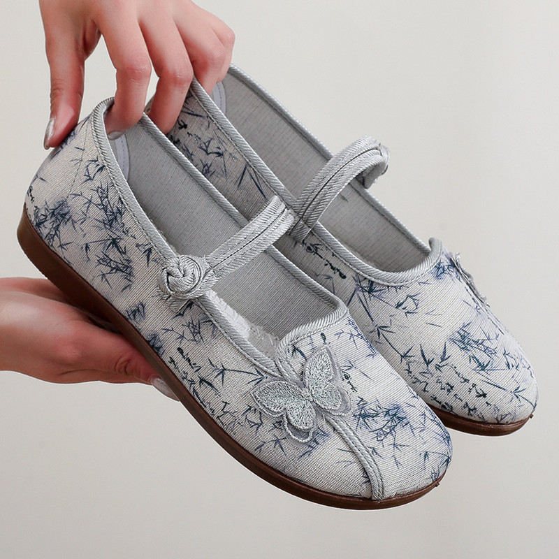 Nauji kiniško stiliaus medžiaginiai bateliai, Pekino etniniai, apvalios galvos, hanfu siuvinėti bateliai, antikvariniai, minkšto pado, vidutinio amžiaus moteriški bateliai.