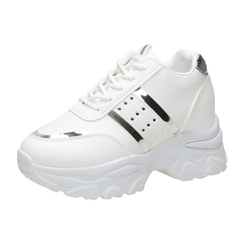 Γυναικεία sneakers με εσωτερικό ψηλό τελείωμα, φθινόπωρο και χειμώνας 2023, νέα δερμάτινα μικρά λευκά παπούτσια με χοντρή σόλα, μεγάλα μεγέθη, σε ασορτί χρώμα, φωτεινά παπούτσια εξωτερικού εμπορίου, μονής στρώσης.