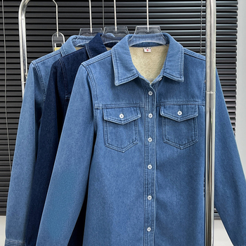 Rudens ir žiemos tamsiai mėlynos spalvos vilnos pamušalu stori šilti karvės odos marškiniai moterims, senėjimą stabdantys korėjietiški ploni viršutiniai drabužiai, madingi vidiniai marškinėliai