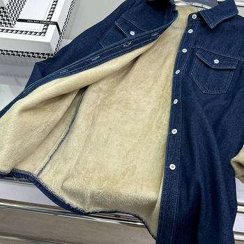 Rudens ir žiemos tamsiai mėlynos spalvos vilnos pamušalu stori šilti karvės odos marškiniai moterims, senėjimą stabdantys korėjietiški ploni viršutiniai drabužiai, madingi vidiniai marškinėliai