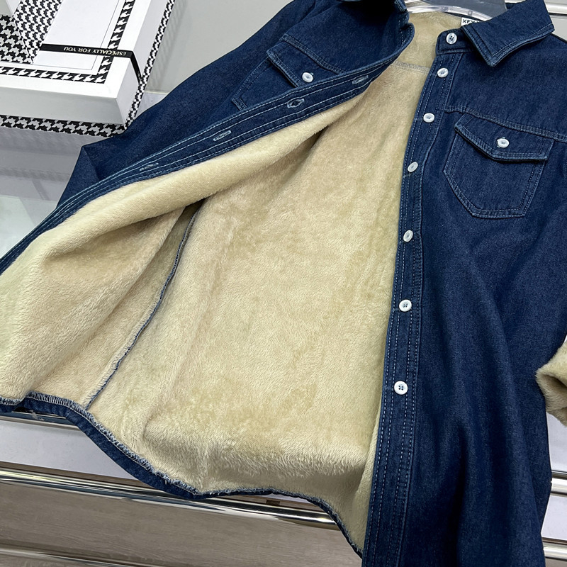 Rudens ir žiemos tamsiai mėlynos spalvos vilnos pamušalu stori šilti karvės odos marškiniai moterims, senėjimą stabdantys korėjietiški ploni viršutiniai drabužiai, madingi vidiniai marškinėliai