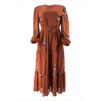 M2526 Rochie elegantă de modă musulmană transfrontalieră din Amazon, Orientul Mijlociu, culoare pură, brodată cu curea