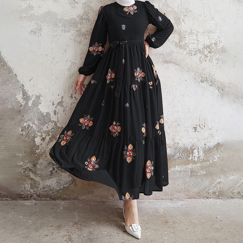 M2526 Rochie elegantă de modă musulmană transfrontalieră din Amazon, Orientul Mijlociu, culoare pură, brodată cu curea