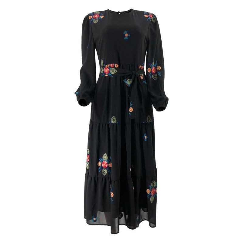 M2526 Rochie elegantă de modă musulmană transfrontalieră din Amazon, Orientul Mijlociu, culoare pură, brodată cu curea