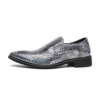 Vyriški batai, madingi, 48 dydžio, su ryškia odine apranga, stilingi, stilingi, smailios odos batai su „Chelsea“ smailiu padu.