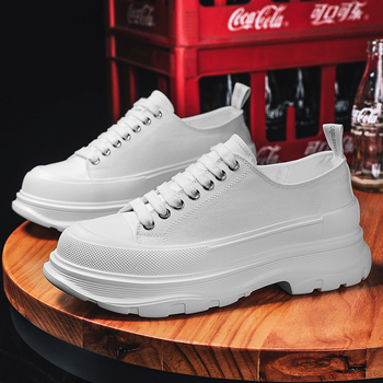 Audekla apavi vīriešu platformas īsi augstuma palielinošas kedas korejiešu stila moderni elpojoši ikdienas balti apavi hiphopa apavi