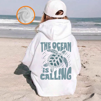 Djevojačka majica s uzorkom slova i kornjača spuštenih ramena