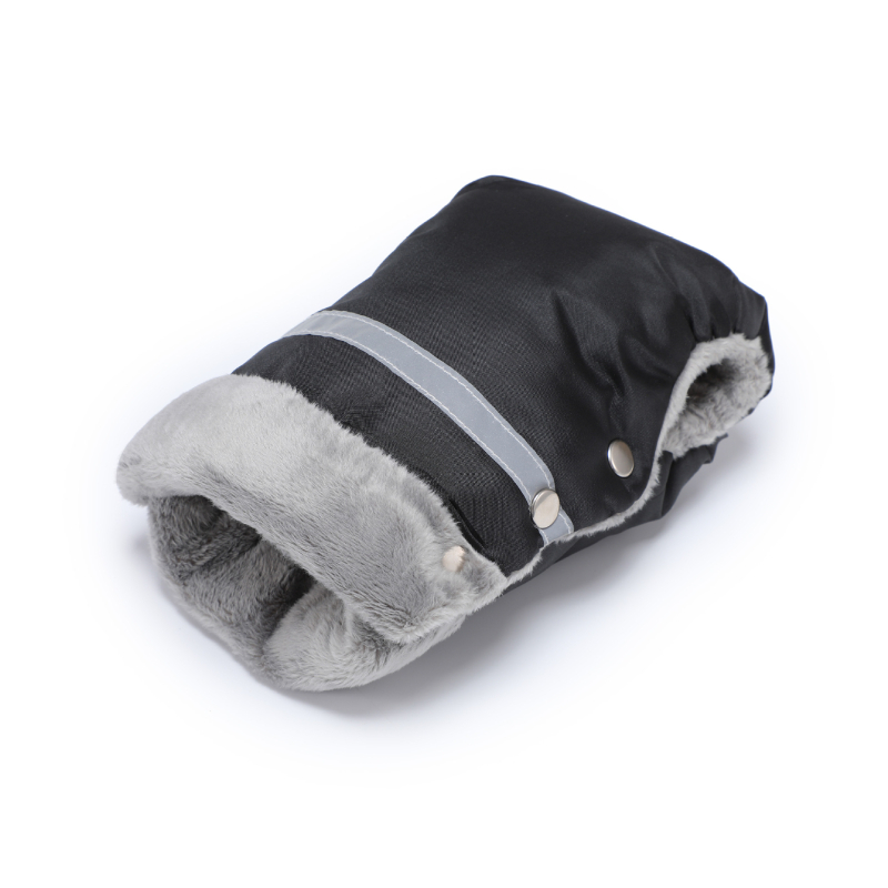 Helkurribaga kaheosaline pikendatud lapsevanker lumise ilmaga õues reisimiseks