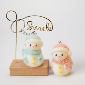 Flocking sveķu trīsdimensiju Ziemassvētku sniegavīra jauka somas kulona atslēgu piekariņa automašīnas rotājumi pārim dāvana DIY lelle