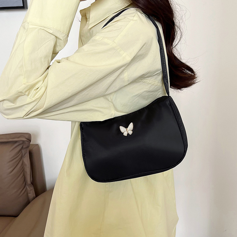 2024. aasta uus lihtne vabaaja käeshoitav väike kott, moodne ja mitmekülgne pendelrännaku õlakott, niši disainiga kaenlaalune kott