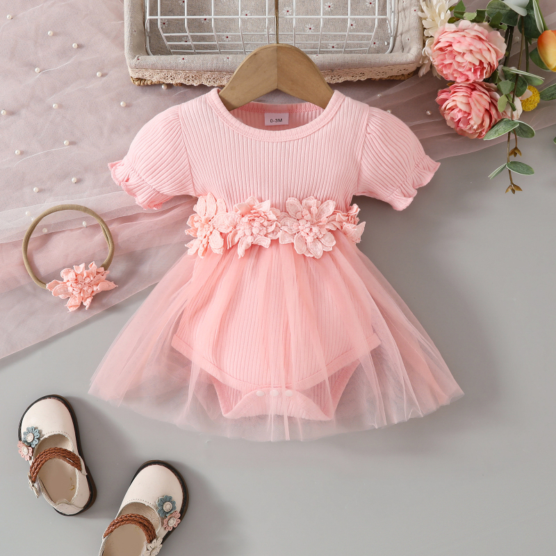 Letné 2025 Dievčenské voľnočasové lucerny s krátkym rukávom, trojuholníkové klobúčiky, sieťovaná sukňa, nálepka v páse, detské šaty