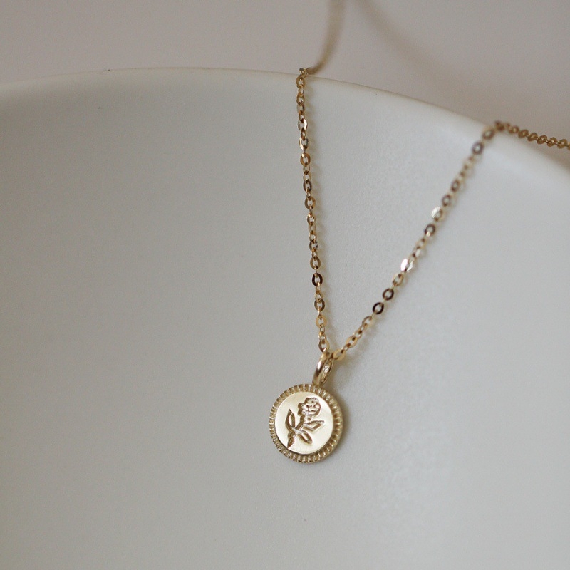 925 hõbedast 14K kullatud ümmargune plaat graveeritud roosilillega kaelakeelena naistele, nišš 2024 uue stiili rangluukett, kerge luksus