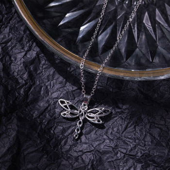 Vienos dalies madingas paprastas laumžirgio dviejų spalvų aksesuarų pakabukas mano dukterėčiai, kryžminė grandinėlė moterims, karoliai su kortele