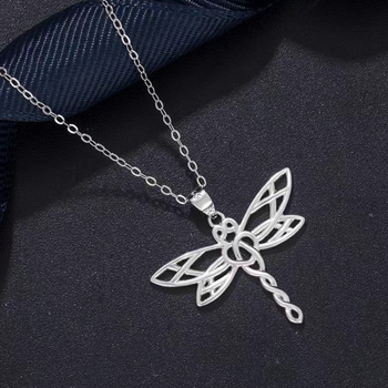 Vienos dalies madingas paprastas laumžirgio dviejų spalvų aksesuarų pakabukas mano dukterėčiai, kryžminė grandinėlė moterims, karoliai su kortele