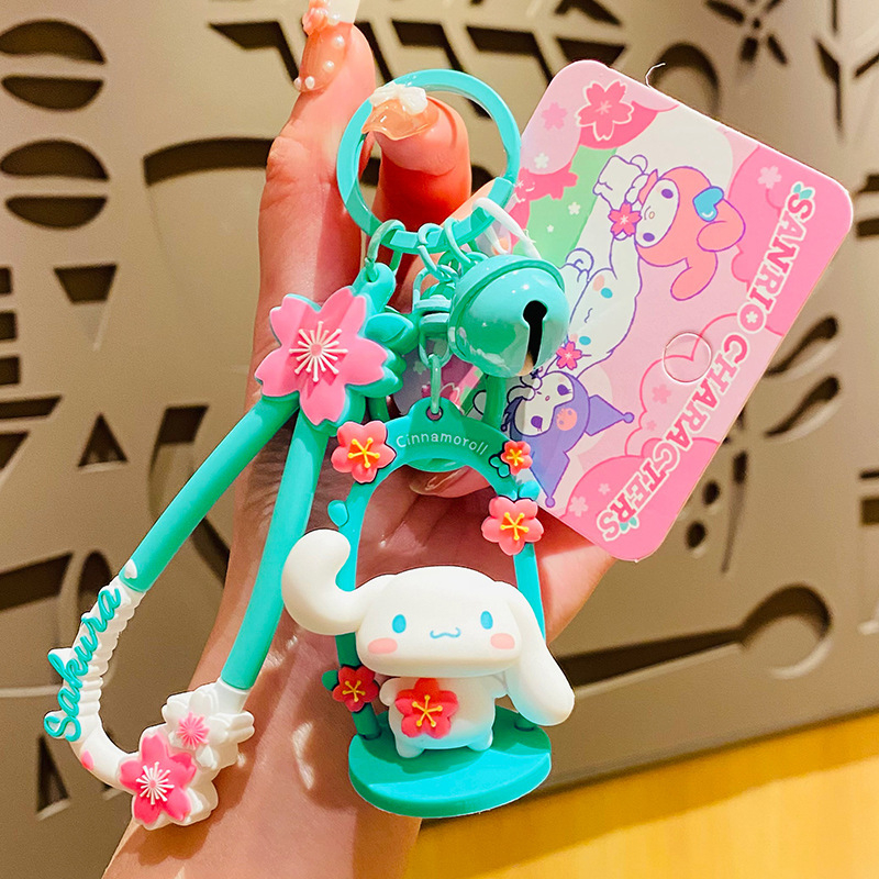 Radoša Sanrio šūpoles multfilmas izsmalcināta automašīnas atslēgu piekariņa sieviešu grāmatu somas kulons pārim maza dāvana vairumtirdzniecībā