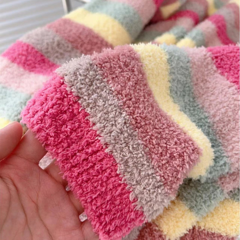 Ženska pidžama od pola baršuna, jesensko-zimska, mekana, dugih rukava, s dugim prugama, komplet kućne odjeće s dugim prugama, plus zadebljani baršun, novi stil 2024.