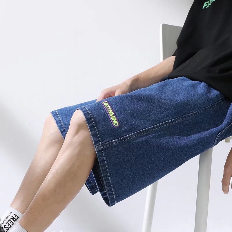 Ljetne traperice za muškarce 2022., nove modne, zgodne, široke ravne kratke hlače, muške ležerne kratke hlače u korejskom stilu