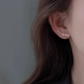S925 hõbedast lillelise tähekujulised kõrvarõngad, naiste niši disainiga kõrvarõngad, lihtsad külma tuule kõrvarõngad, juuste põlvkond
