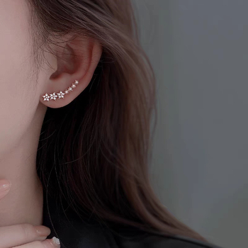 S925 hõbedast lillelise tähekujulised kõrvarõngad, naiste niši disainiga kõrvarõngad, lihtsad külma tuule kõrvarõngad, juuste põlvkond