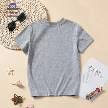 Európske a americké detské oblečenie Chlapčenské topy 2025 Letné nové chlapčenské potlačené sivé tričká s krátkym rukávom a kreslenými motívmi, veľkoobchodná výroba
