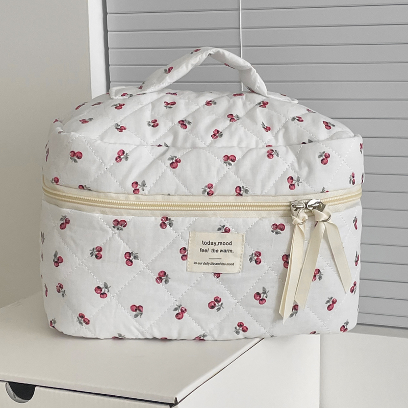Dygsniuotas uogų rašto kosmetinis krepšys mergaitėms, didelės talpos, nešiojamas, „Four Seasons“ kosmetinis krepšys, skirtas šviežioms medžiagoms laikyti.