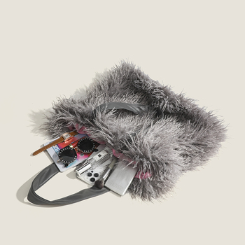 2024. aasta sügis-talv uus kvaliteetne laisa stiiliga suure mahutavusega kandekott, mis sobib ideaalselt plüüsist ühe õla kaasaskantava kaenlaaluse kotiga