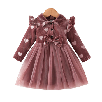 Ainult piiriüleseks müügiks – beebitüdruku kevadine armas printsessi stiilis puhtavärviline sametist kleit marlilõigu ja südamekujulise trükikaunistusega