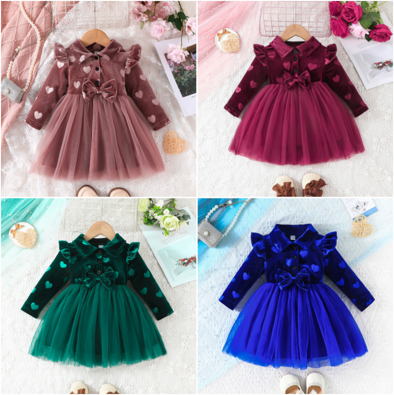 Ainult piiriüleseks müügiks – beebitüdruku kevadine armas printsessi stiilis puhtavärviline sametist kleit marlilõigu ja südamekujulise trükikaunistusega