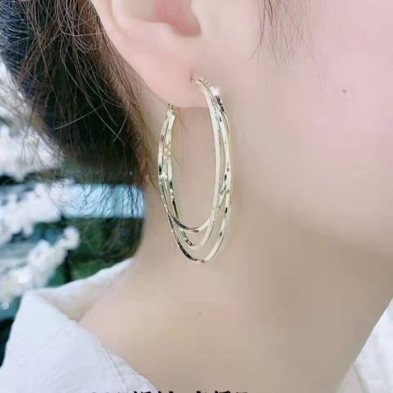 Višeslojne 2024 Nove trendi srebrne igličaste velike naušnice s obručem Jesen i zima Elegantne vrhunske naušnice u stilu božice s pretjeranim krugom