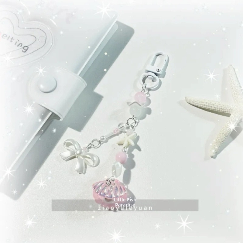 [Zilā gliemežvāka] Ar rokām darināta pērlīšu piekariņa ar zilu jūras leģendu, vēja atslēgu piekariņa soma, kameras ķēdīte