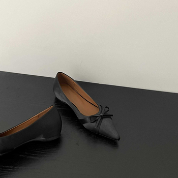 Φθινοπωρινά Νέα Προϊόντα Εσωτερικά Υψηλά Παπούτσια με Φιόγκο και Μυτερά Δάχτυλα, Μπλατς Παπούτσια Baotou σε Ευρωπαϊκό και Αμερικανικό Στυλ