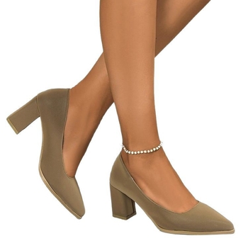 Moteriški 2025 metų temperamento, didelio dydžio, matiniai aukštakulniai bateliai su storu kulnu ir smailiu kulnu.