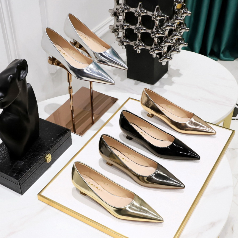 230-7 Europski i američki stil retro mode jednostavne i udobne niske pete s mačjom petom, plitke, šiljaste, banketne ženske cipele za proljeće i jesen, jednoslojne cipele