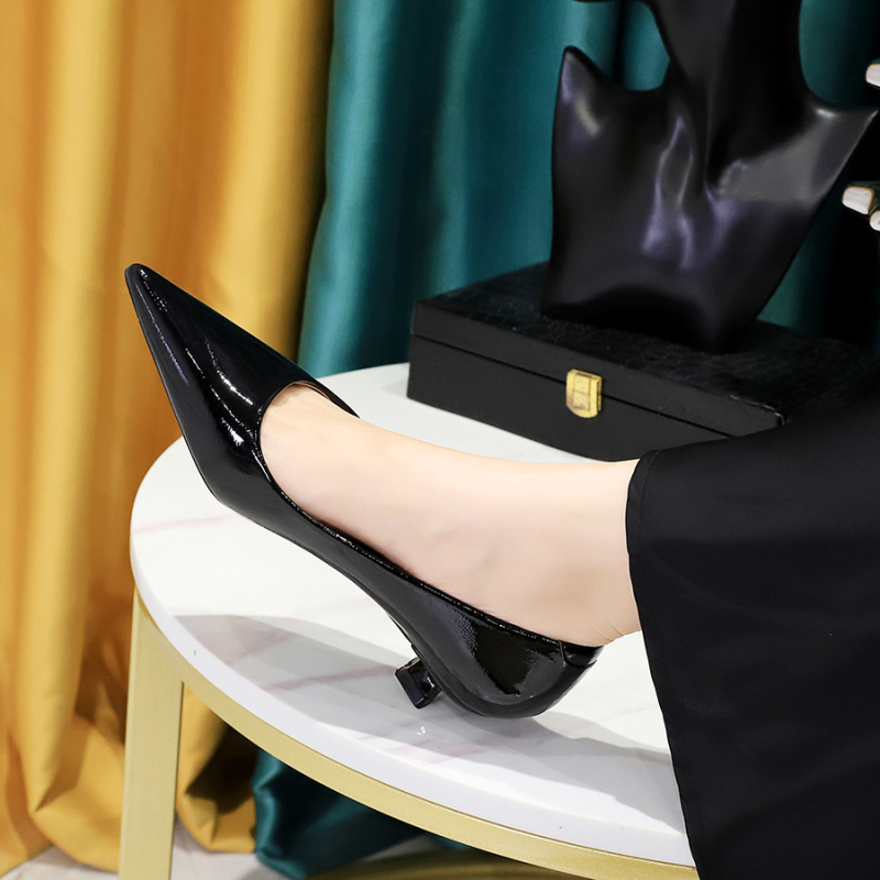 230-7 Europski i američki stil retro mode jednostavne i udobne niske pete s mačjom petom, plitke, šiljaste, banketne ženske cipele za proljeće i jesen, jednoslojne cipele