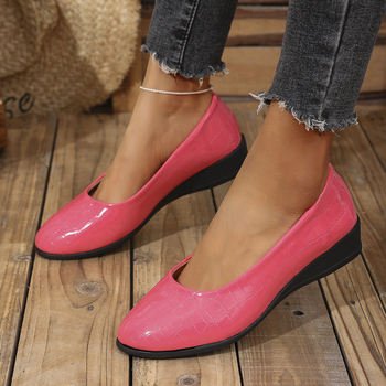 Európske a americké zahraničné obchodné plus veľkosti ležérne ploché fazuľové topánky 2025 jarné nové špicaté mäkké spodné plytké topánky pre ženy