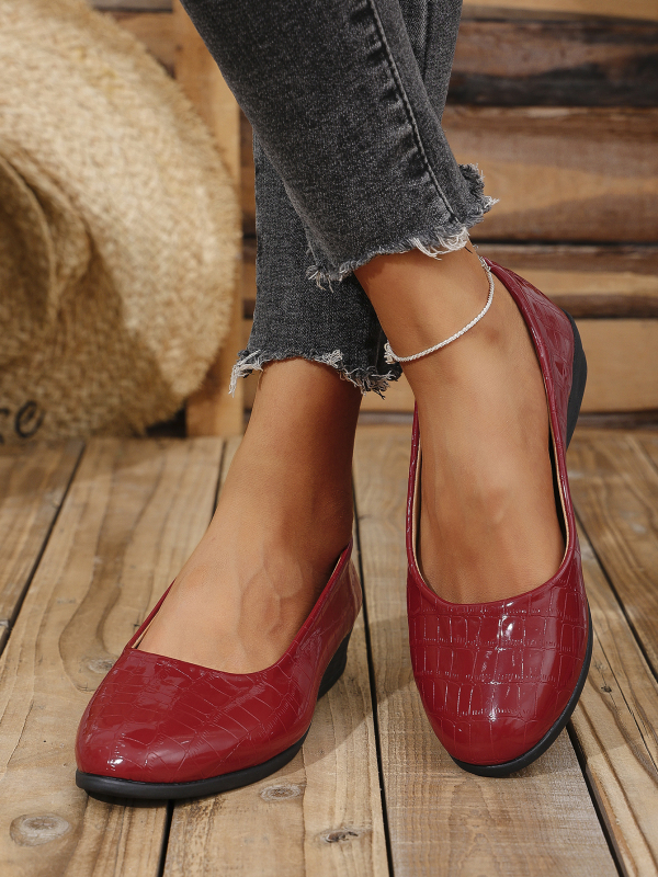 Európske a americké zahraničné obchodné plus veľkosti ležérne ploché fazuľové topánky 2025 jarné nové špicaté mäkké spodné plytké topánky pre ženy