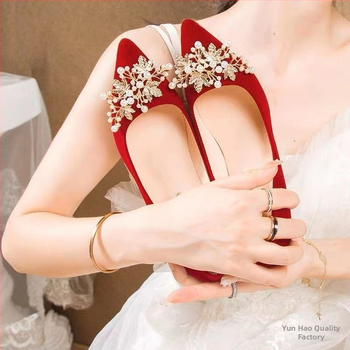 Glavna vjenčanica Vjenčane cipele Nisu umorna stopala 2024 Nova kristalno crvena haljina Kineska mladenka Hexiu Dva odijela Gao Yun Hao