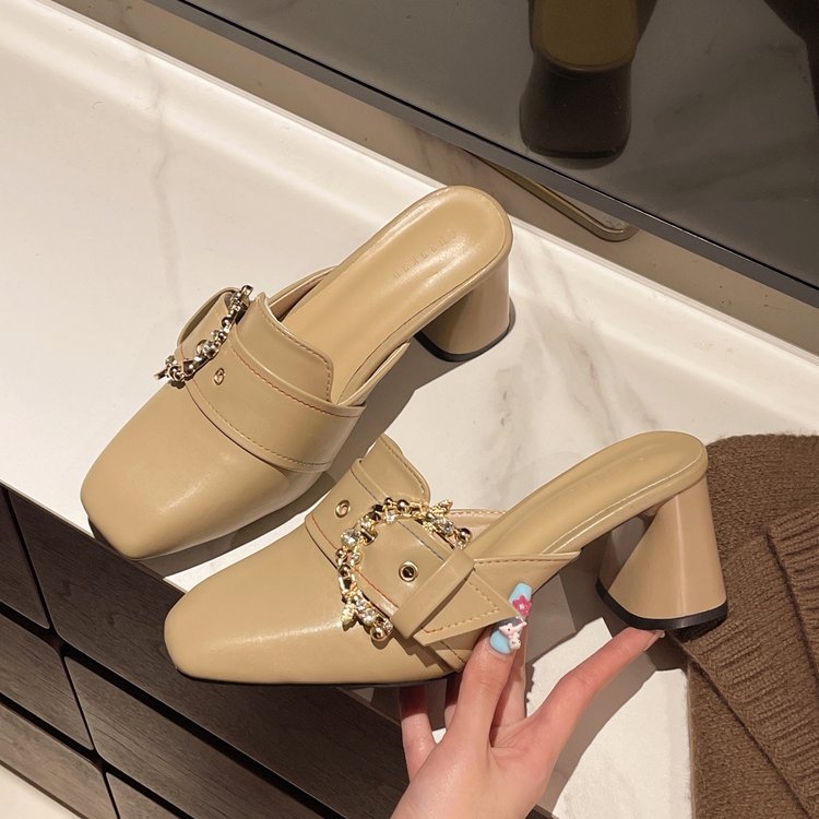 Väliskaubanduse pluss-suuruses sandaalid ja sussid Naiste suvi 2025 Uued suvised paksu kontsaga kandilise kontsaga kingad Pealisrõivad Baotou poolsussid