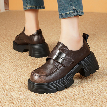 Moteriški retro stiliaus universalūs storapadiai mokasinai su storais kulnais, 2025 m. pavasario metalinės sagties su magnetine juosta britiško stiliaus ūgį didinantys odiniai bateliai
