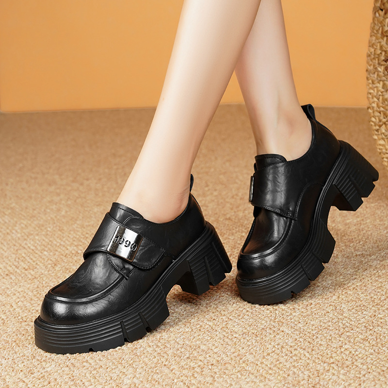 Moteriški retro stiliaus universalūs storapadiai mokasinai su storais kulnais, 2025 m. pavasario metalinės sagties su magnetine juosta britiško stiliaus ūgį didinantys odiniai bateliai