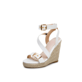 Sandale cu toc plat cu cataramă pentru comerț exterior transfrontalier, mărimi mari, modă de vară 20, cu sandale cu vârful deschis, mărime mare 40-46