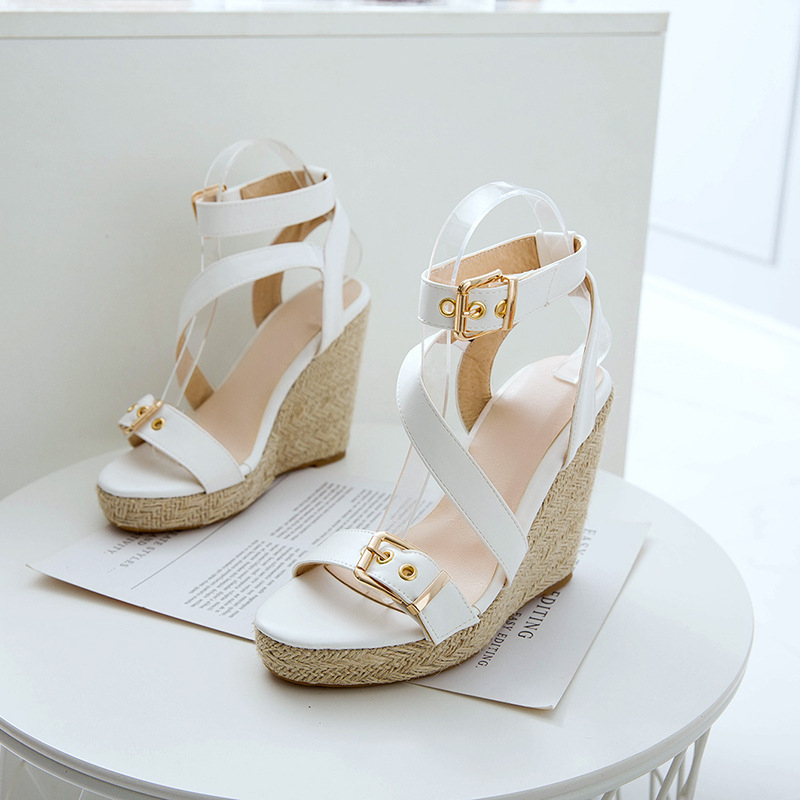 Sandale cu toc plat cu cataramă pentru comerț exterior transfrontalier, mărimi mari, modă de vară 20, cu sandale cu vârful deschis, mărime mare 40-46